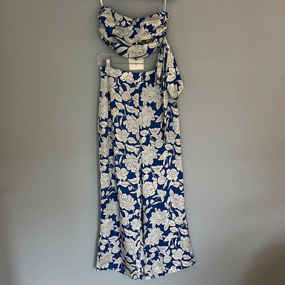 Lulu’s Capri Cutie Floral Satin Tube Top & Pants Set size Small